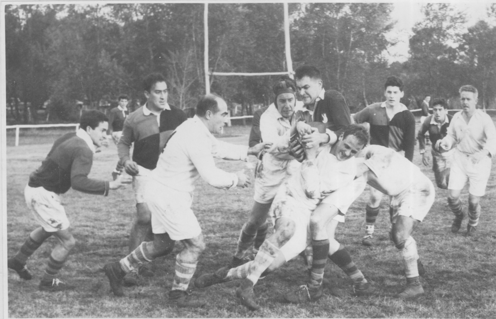 Jugadores de Duendes en una jugada durante un partido, en el archivo histórico del club