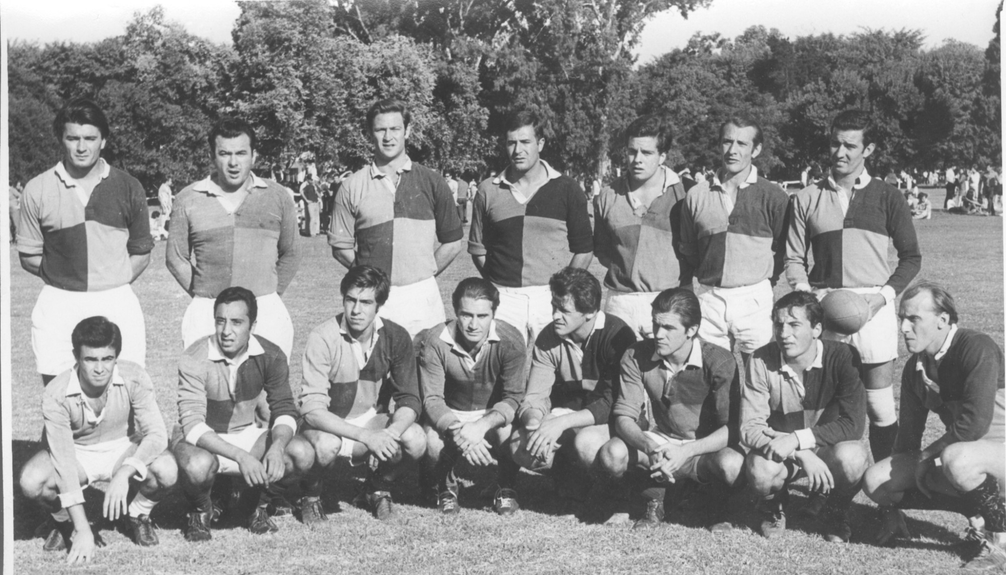 Plantel de Duendes Rugby Club posando para una foto grupal